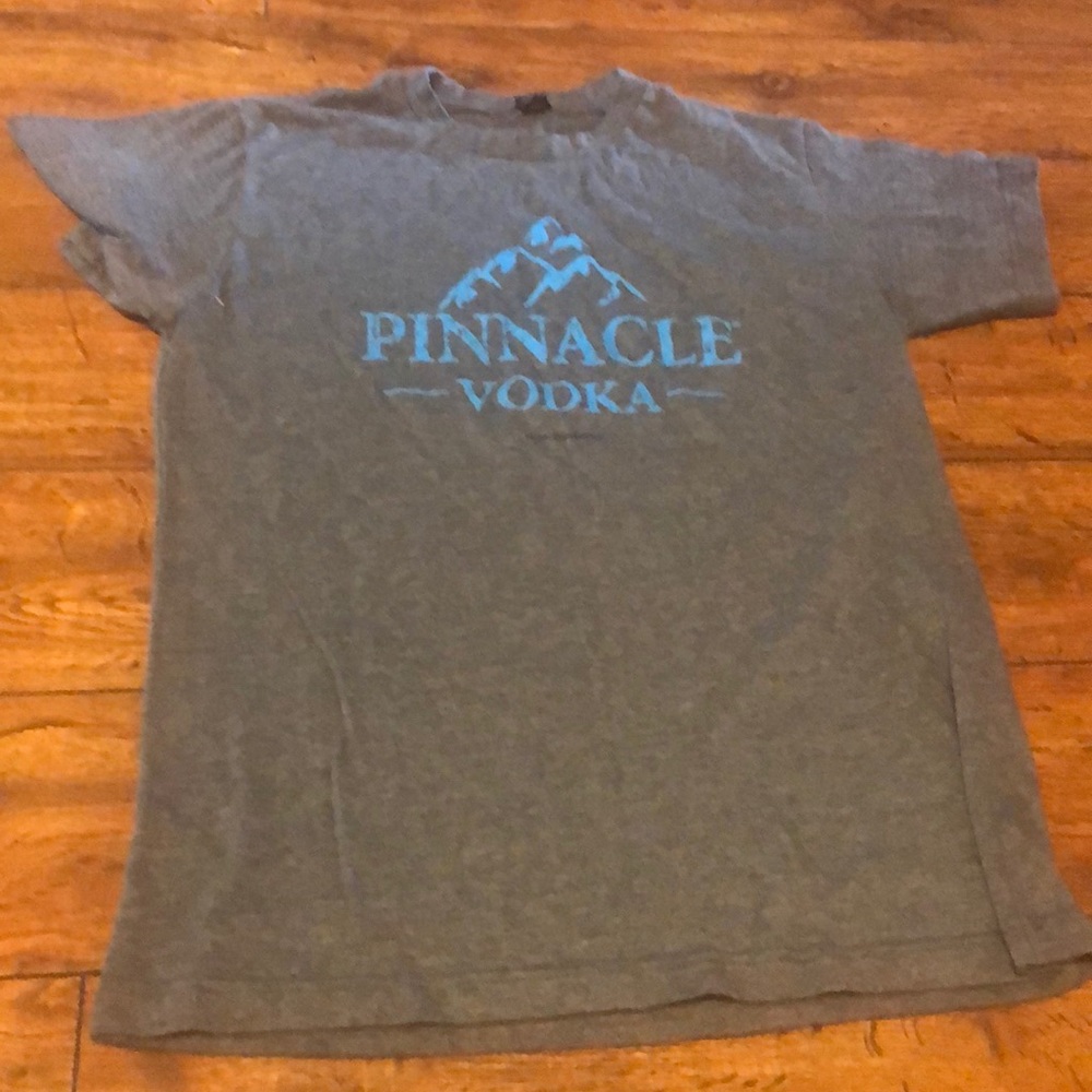 Pinnacle medium t shirt